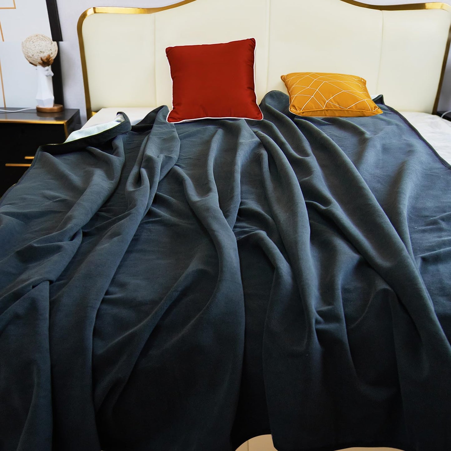 Reversible Waterproof Throw Blanket