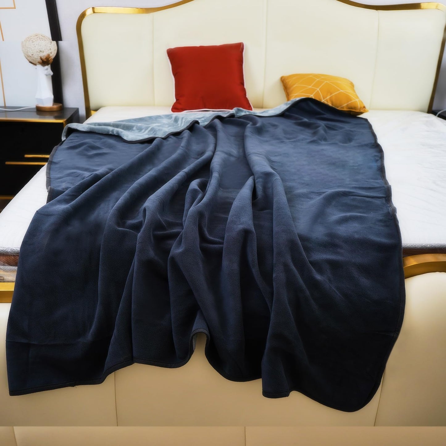 Reversible Waterproof Throw Blanket